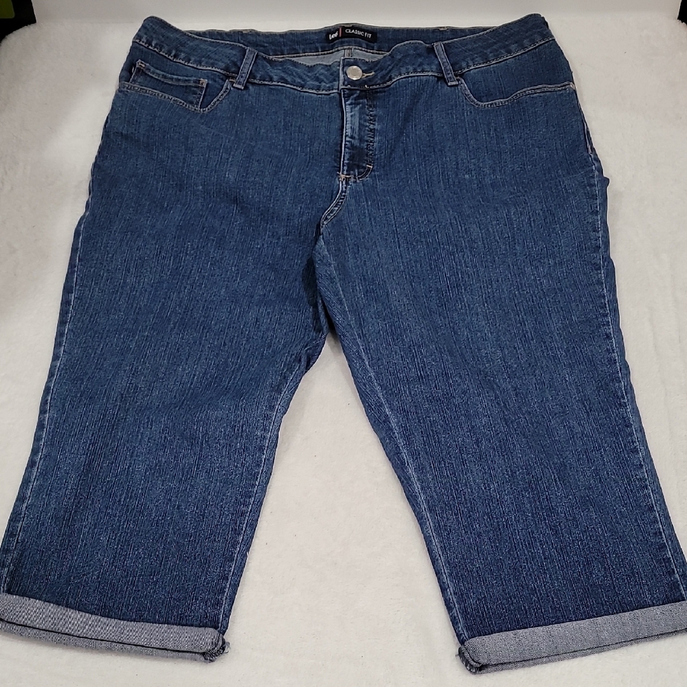 Lee Classic Fit Dark Blue Cropped Jeans size 20
